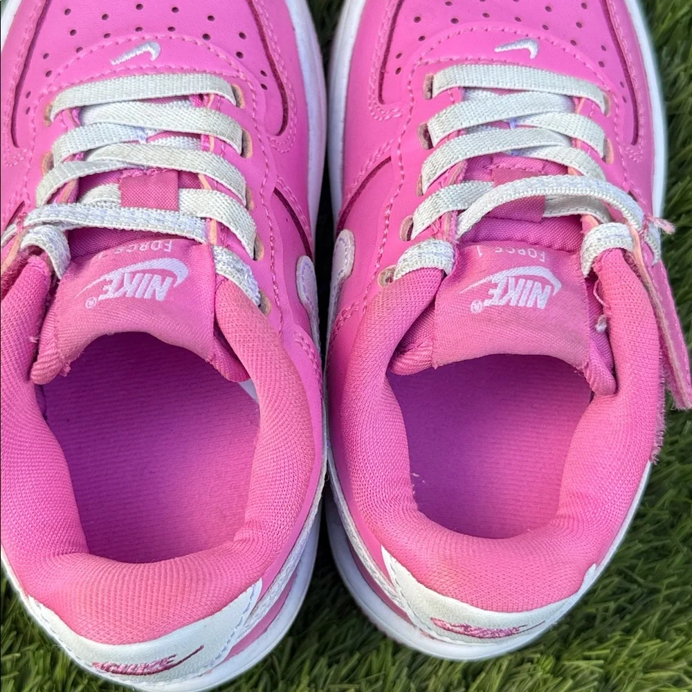 Nike Kids Sneakers in Vibrant Pink and White Size US 8C